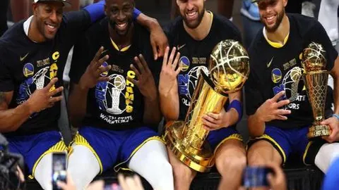 “卡卡米兰强碰奇克赞卡，赖因德斯及时援手化险为夷！”